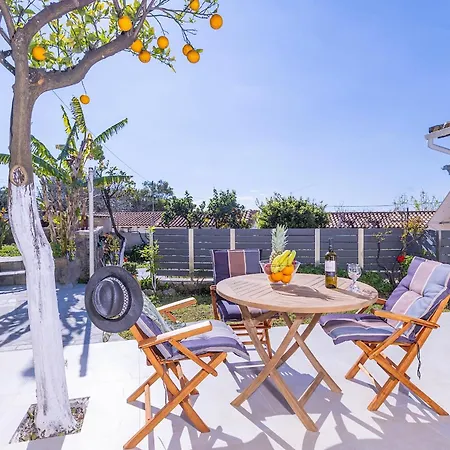 Ad Homes *